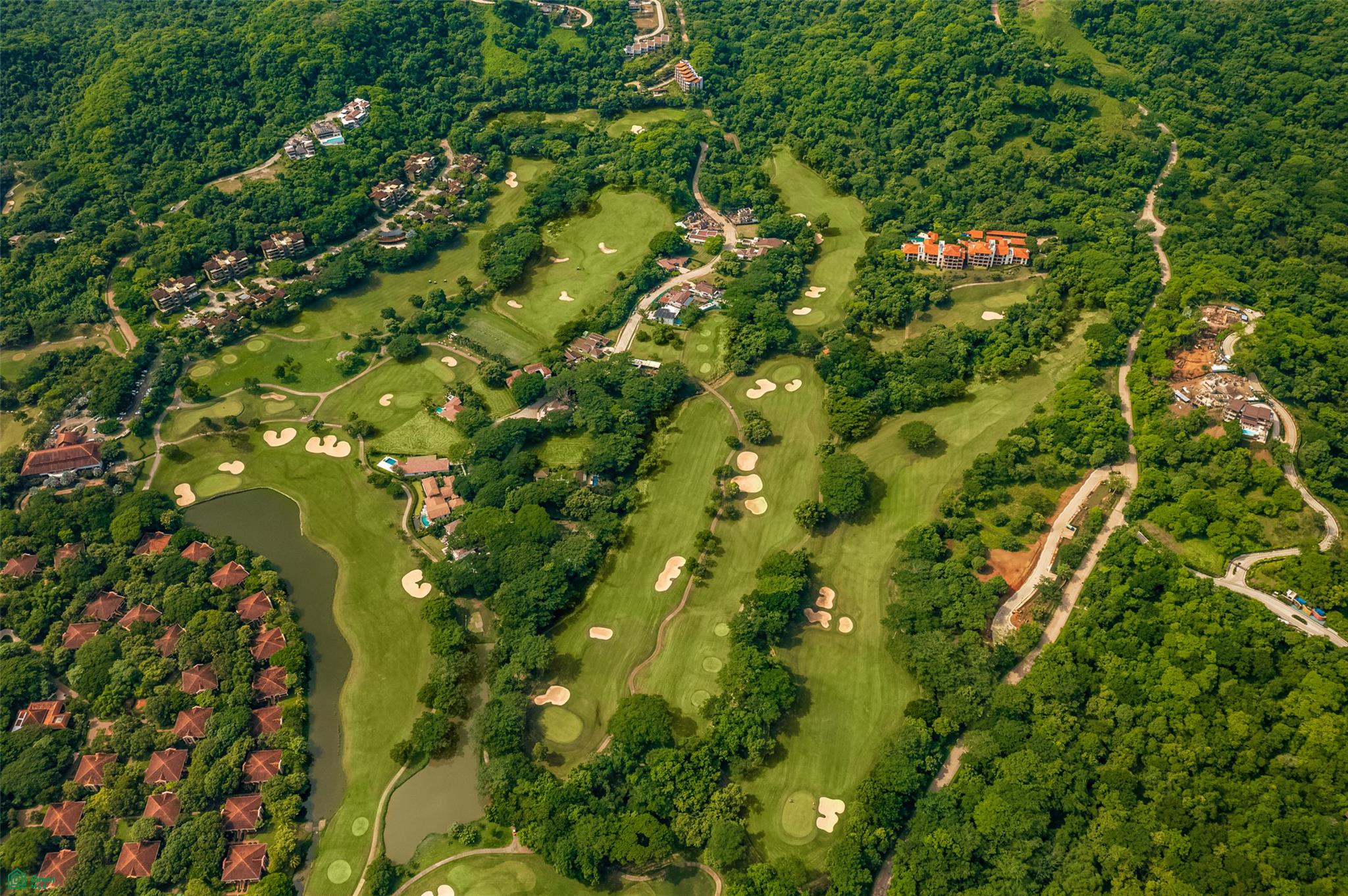 Villa Akari — A Sanctuary of Light on the Greens