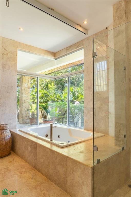 Vista Bahia Estate, Samara