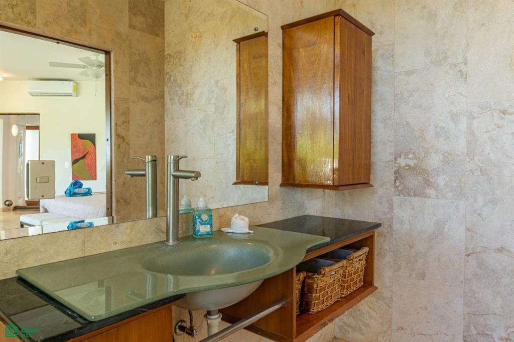 Vista Bahia Estate, Samara