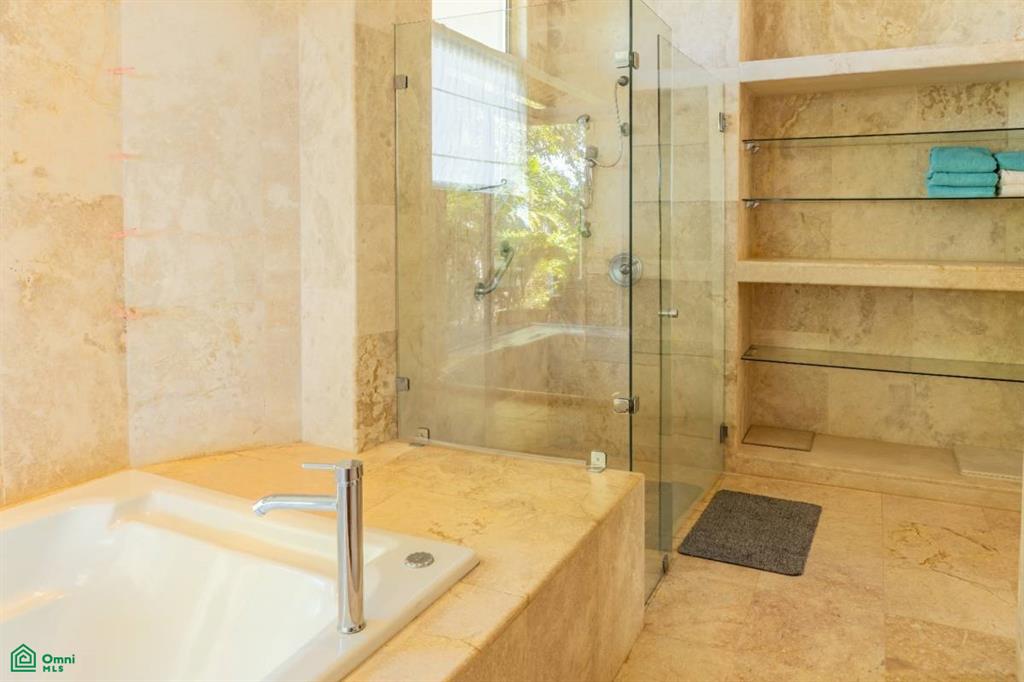 Vista Bahia Estate, Samara