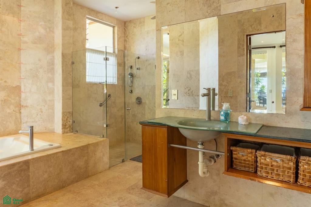 Vista Bahia Estate, Samara