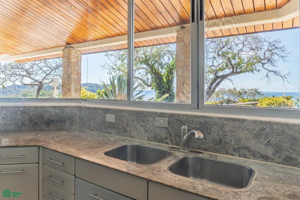 Vista Bahia Estate, Samara