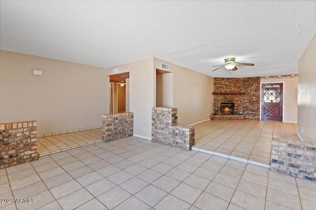 11014 N 39TH Drive