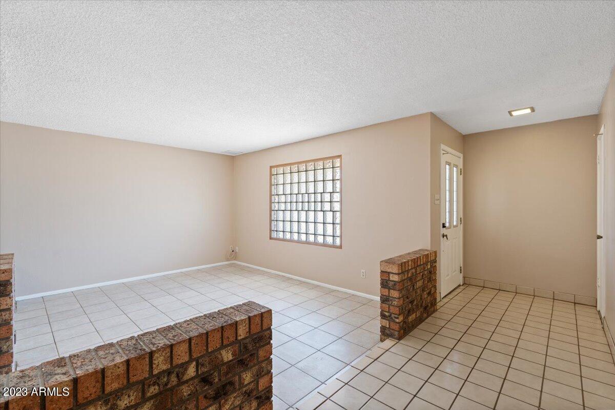 11014 N 39TH Drive