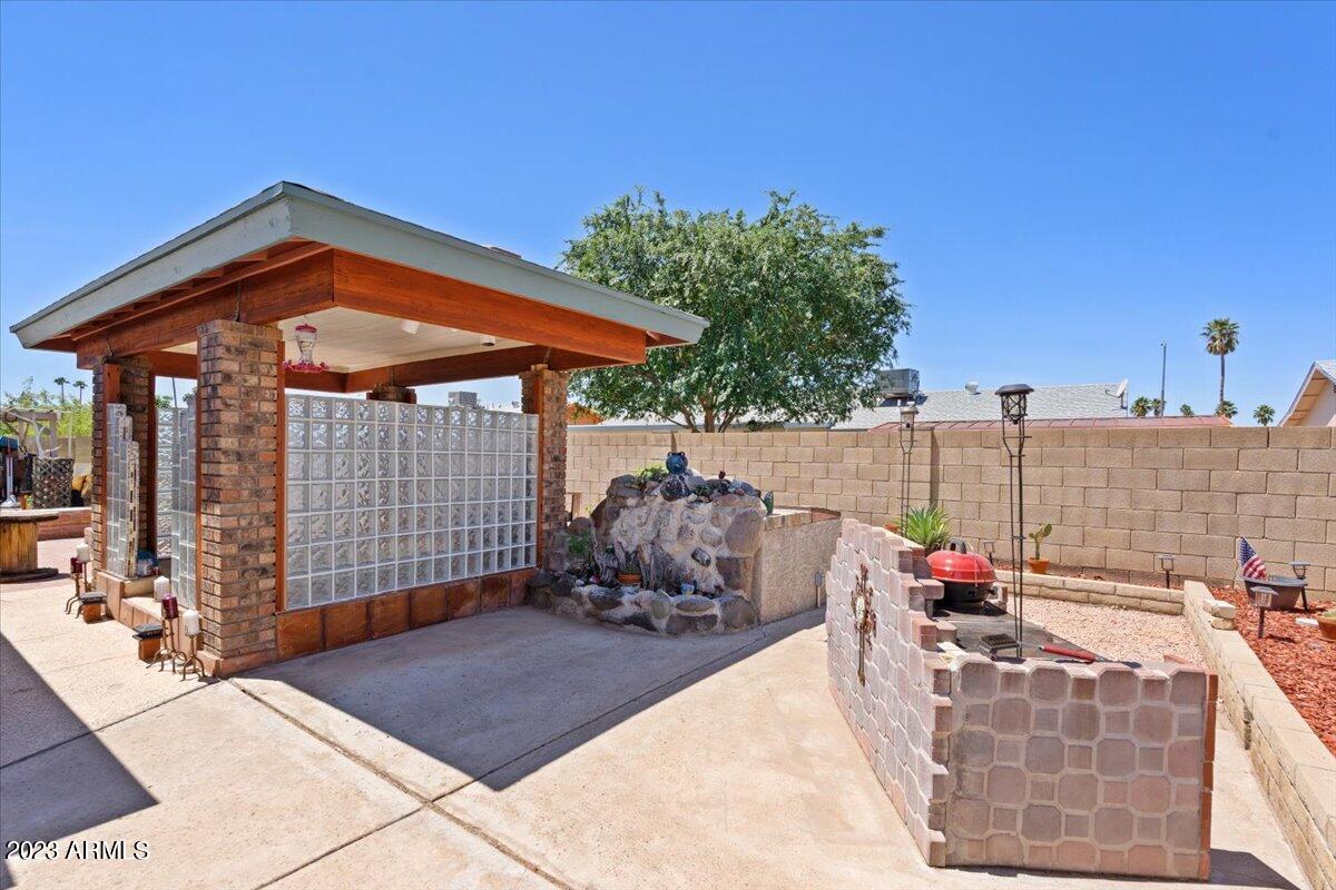 11014 N 39TH Drive