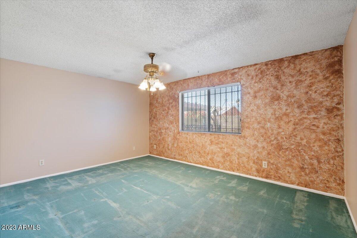 11014 N 39TH Drive