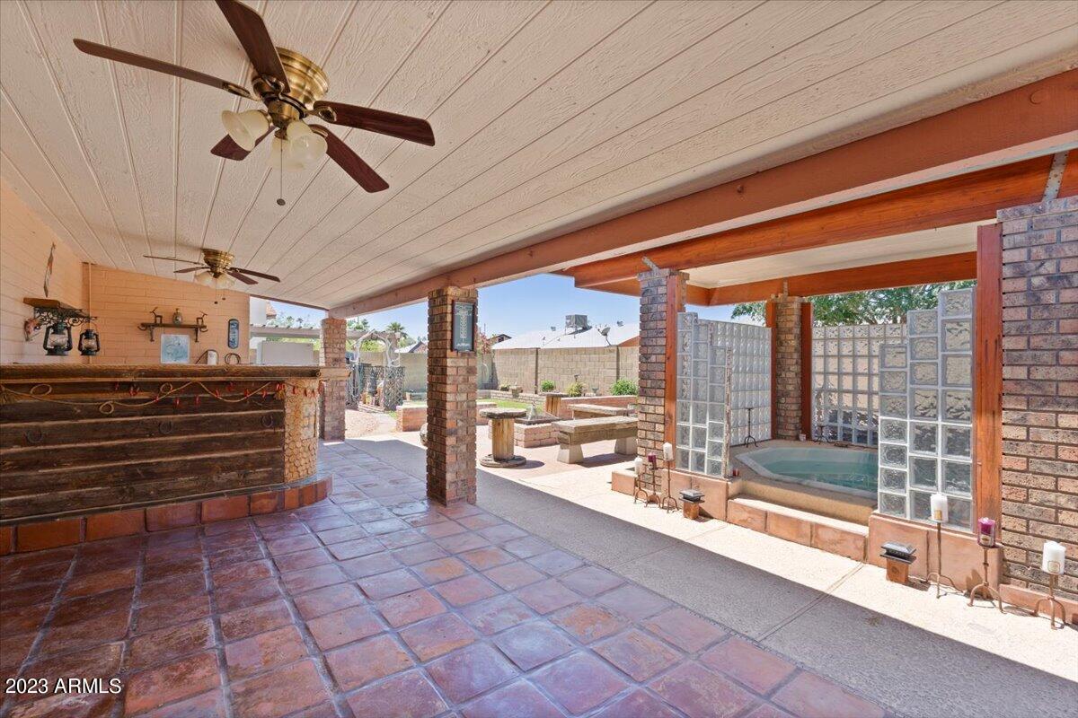 11014 N 39TH Drive