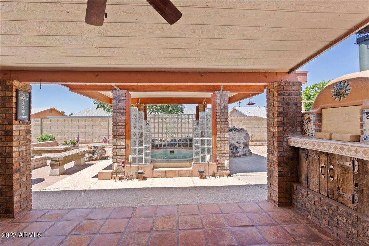 11014 N 39TH Drive