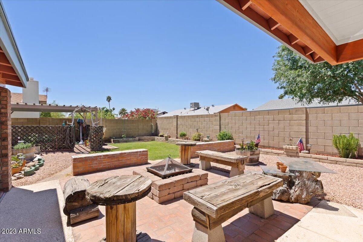 11014 N 39TH Drive