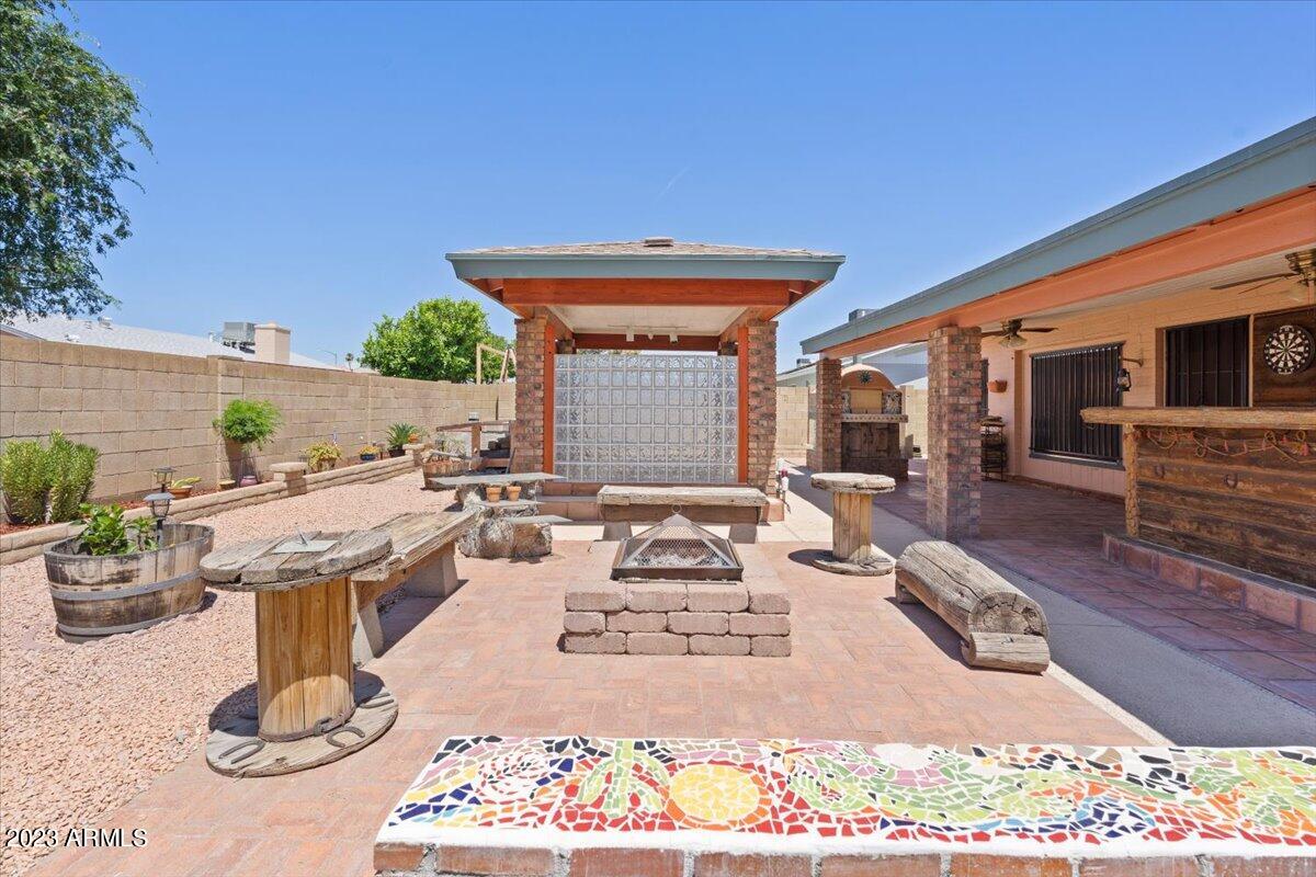 11014 N 39TH Drive