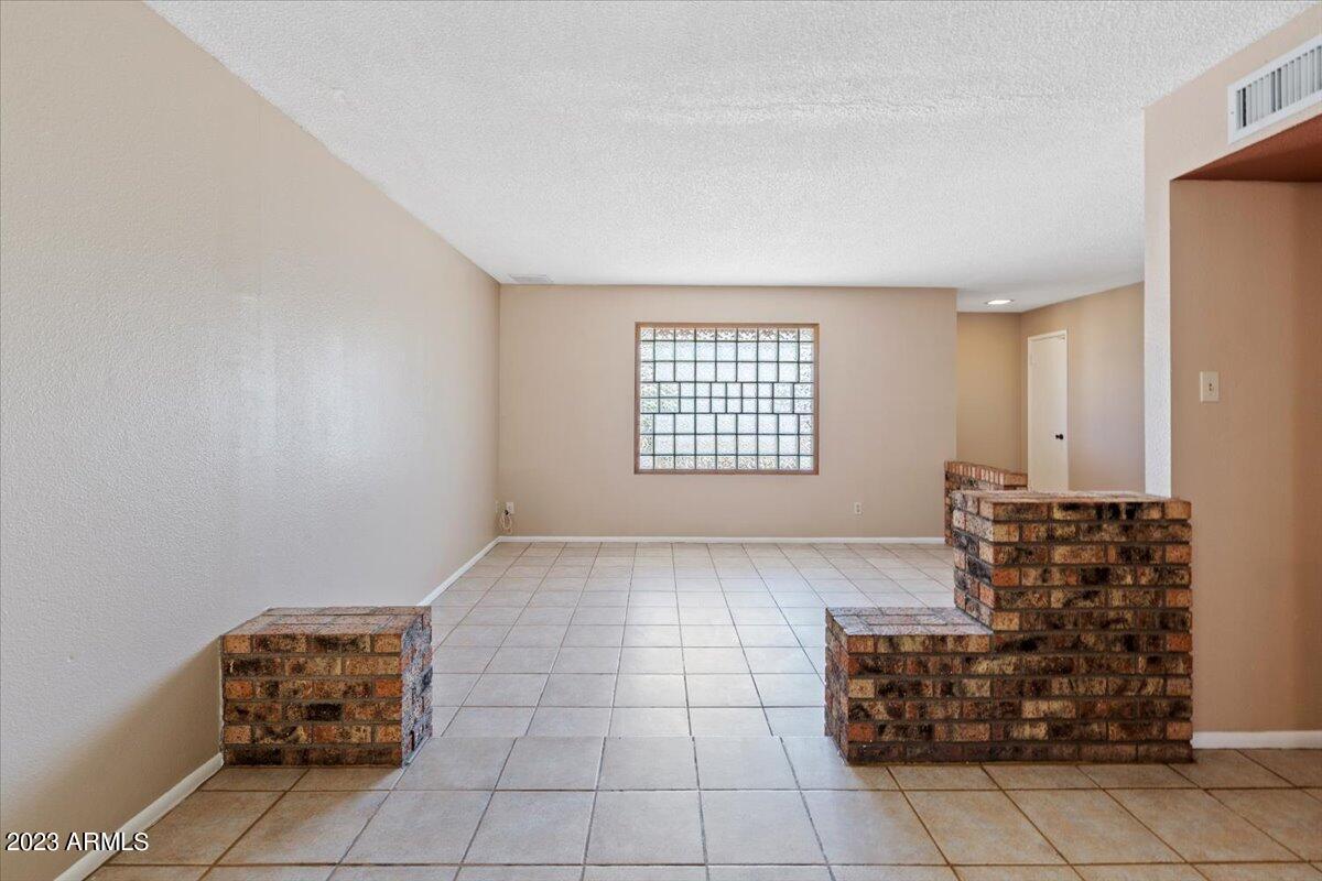 11014 N 39TH Drive