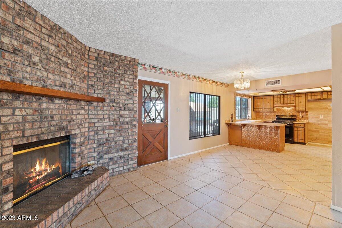 11014 N 39TH Drive