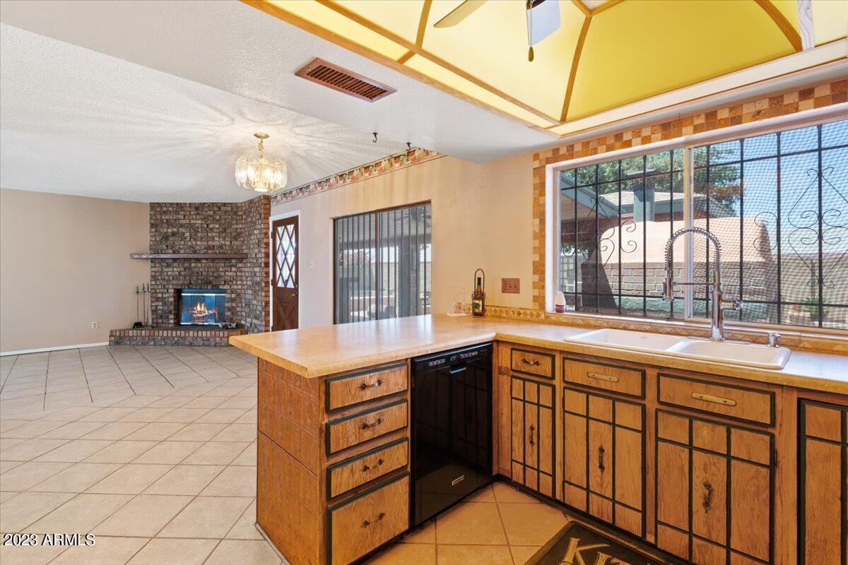 11014 N 39TH Drive