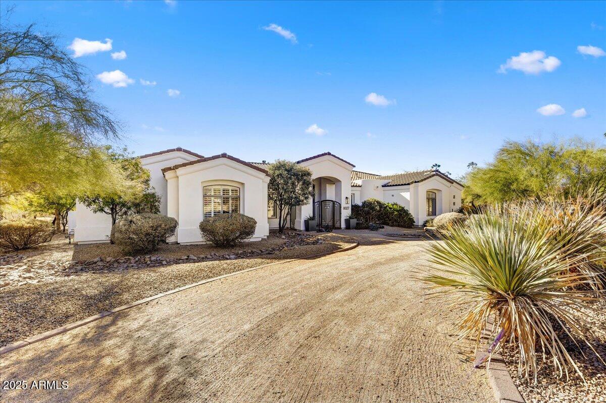 8027 E JUAN TABO Road