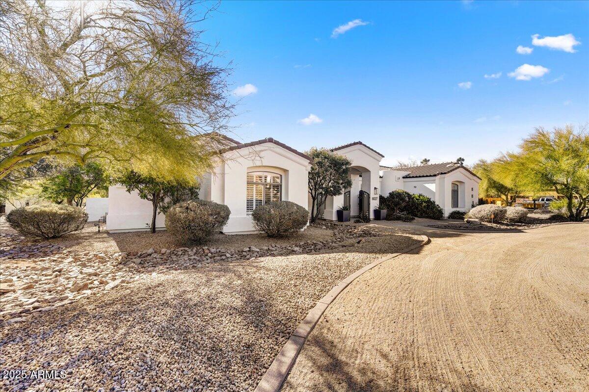 8027 E JUAN TABO Road