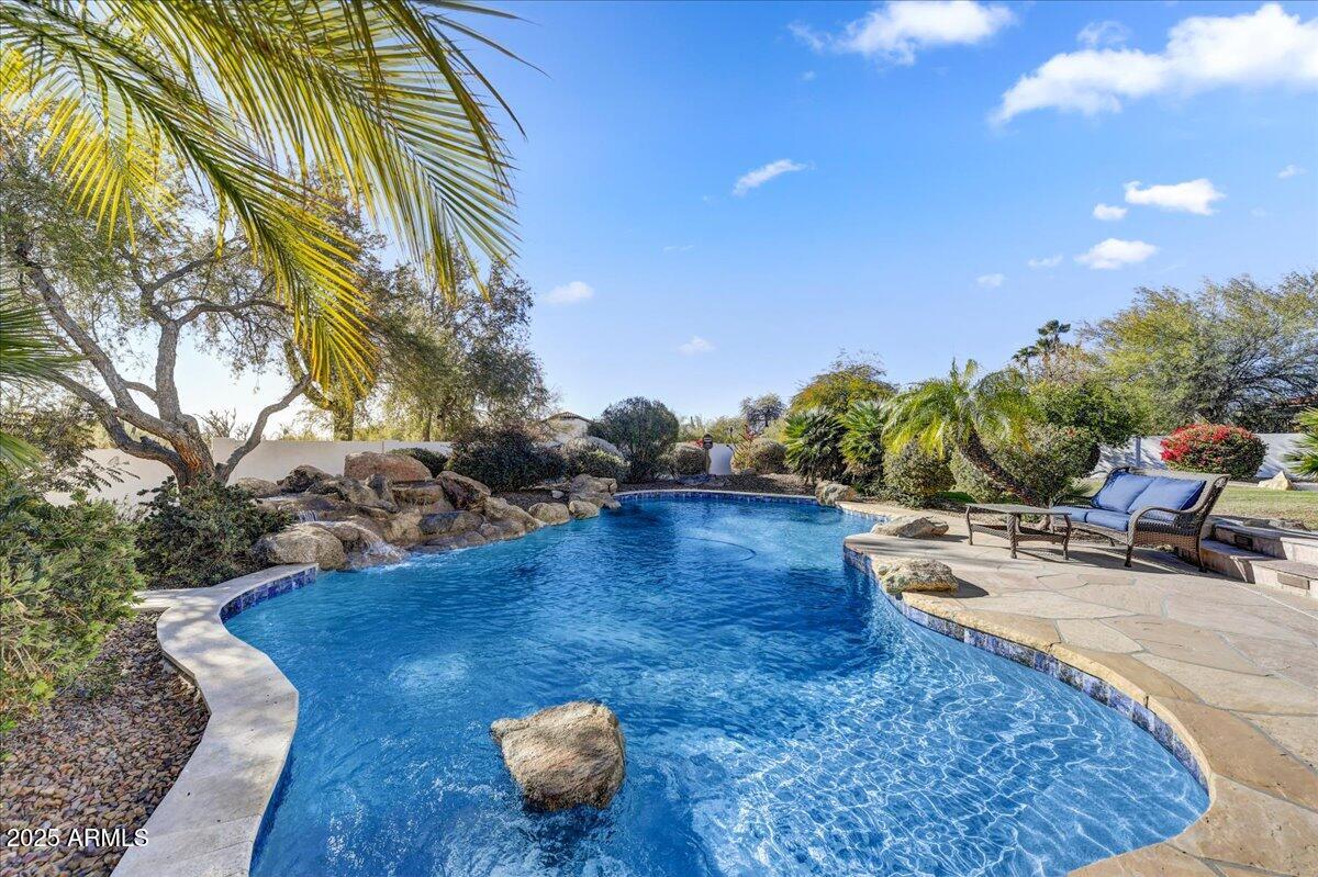 8027 E JUAN TABO Road