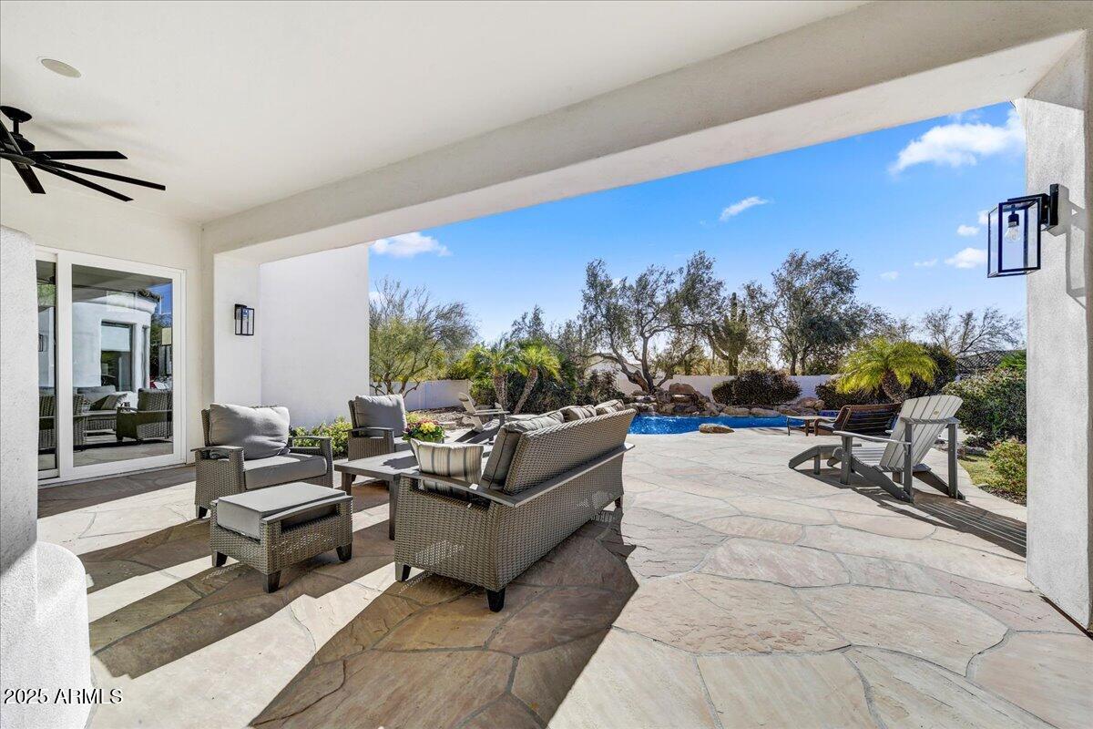 8027 E JUAN TABO Road
