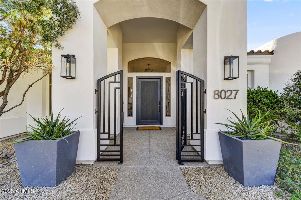 8027 E JUAN TABO Road