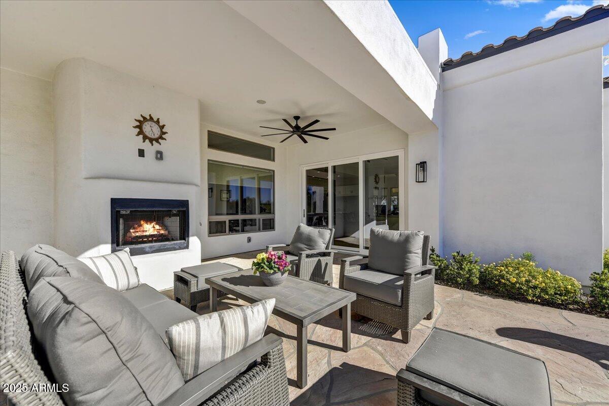 8027 E JUAN TABO Road