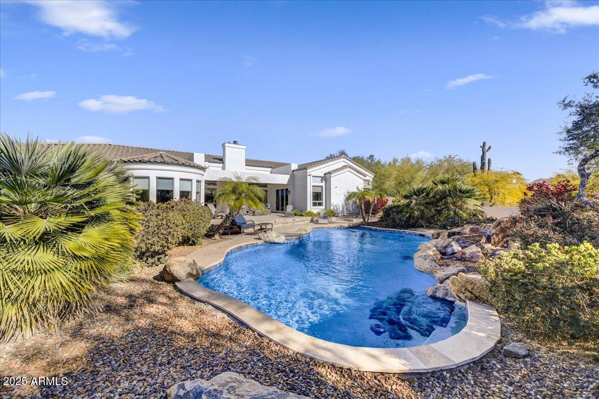 8027 E JUAN TABO Road