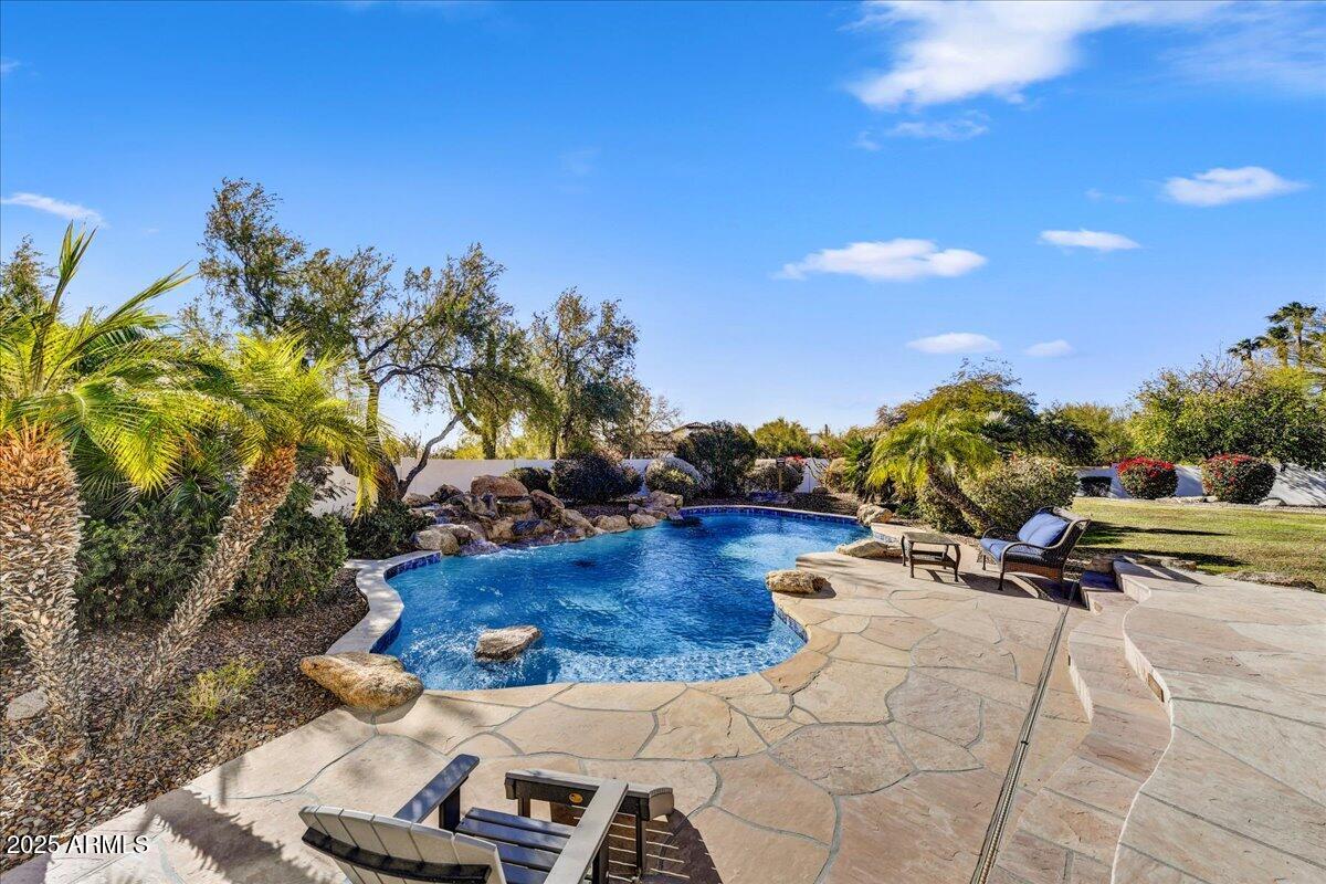 8027 E JUAN TABO Road