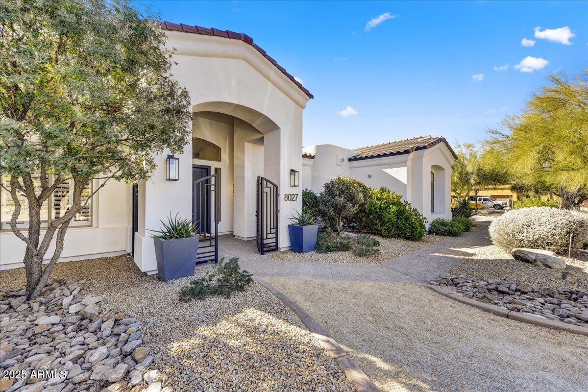8027 E JUAN TABO Road