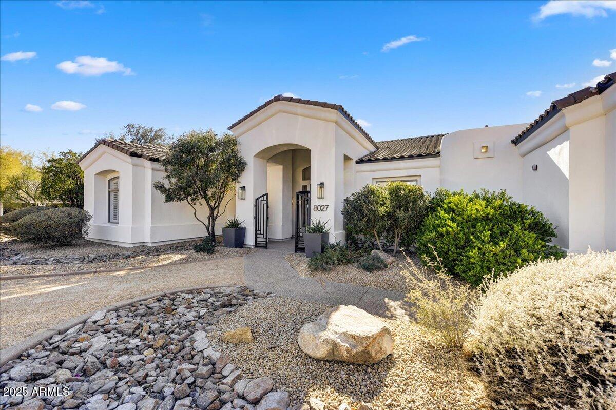 8027 E JUAN TABO Road