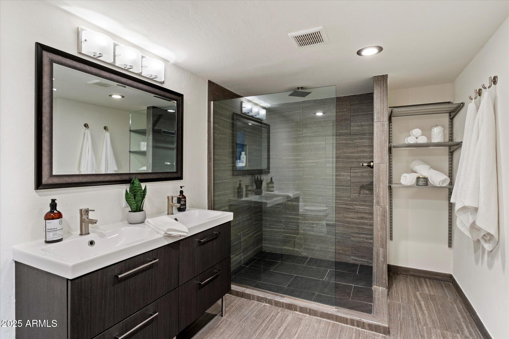 4959 E RED ROCK Drive