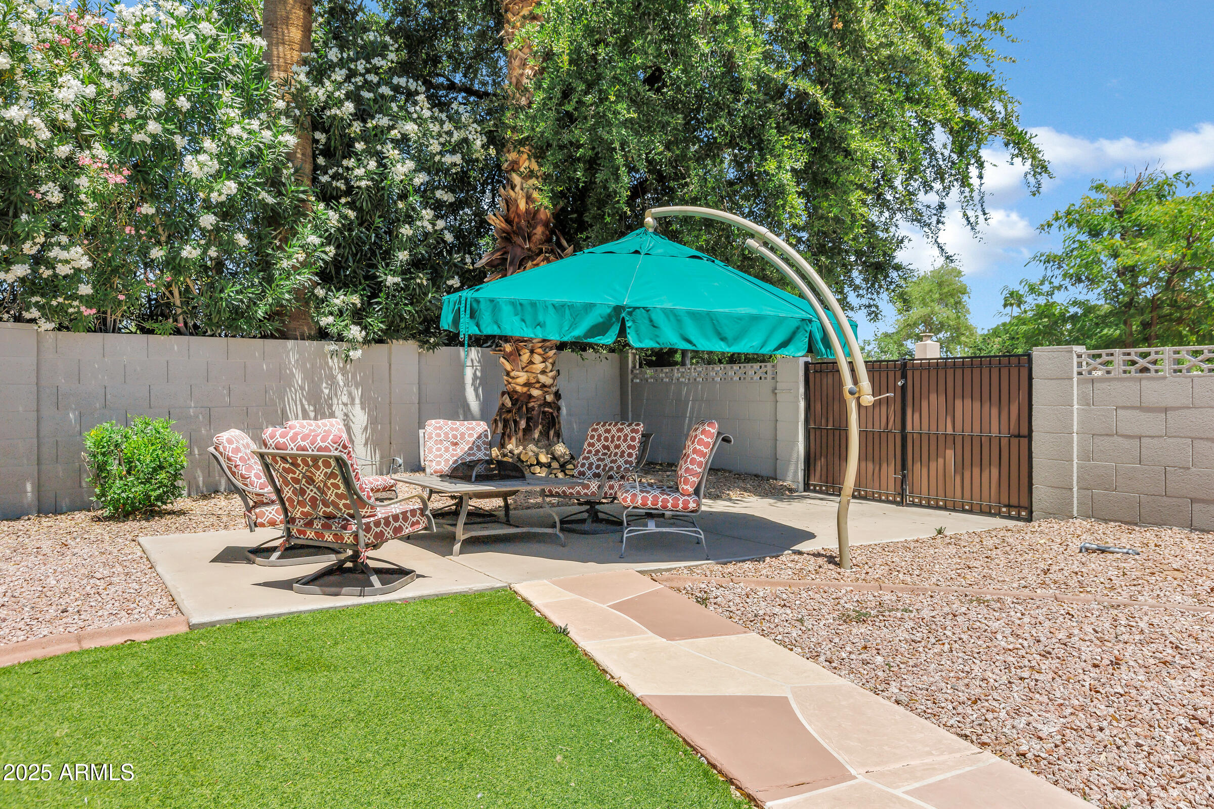 8936 N 80TH Place