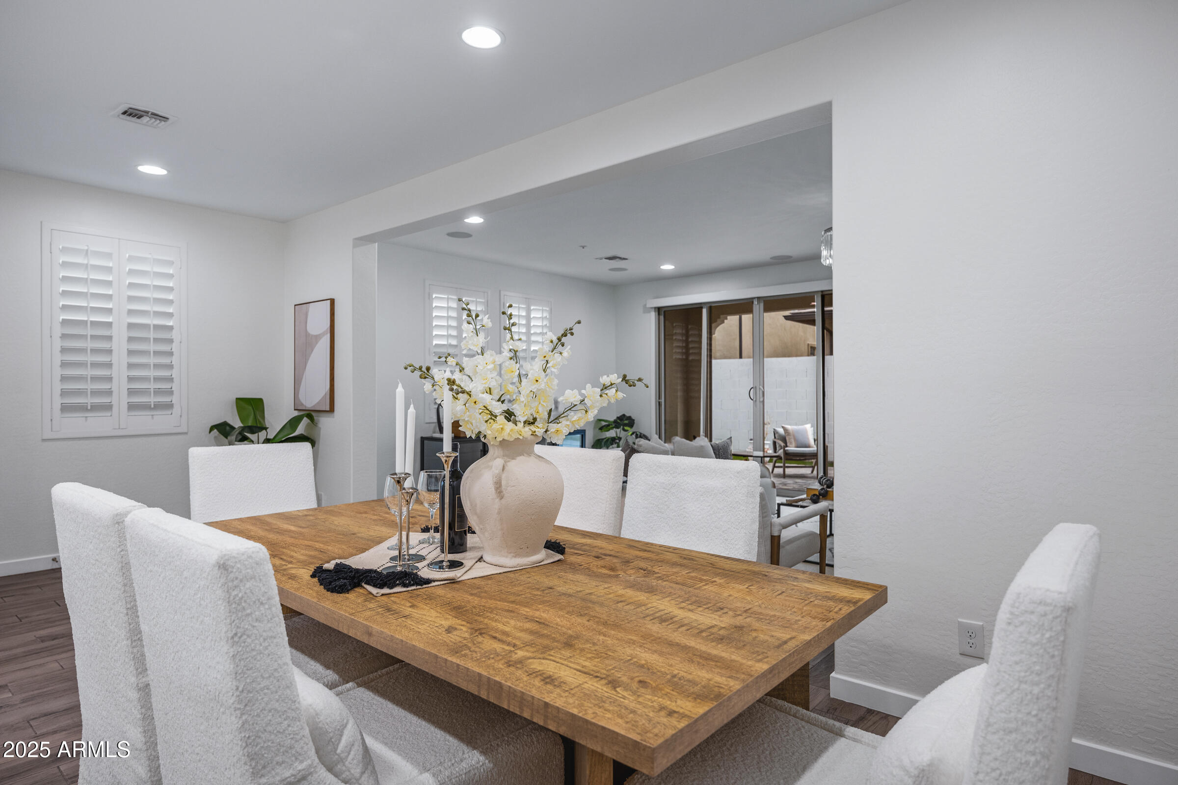 2342 W GLORIA Lane