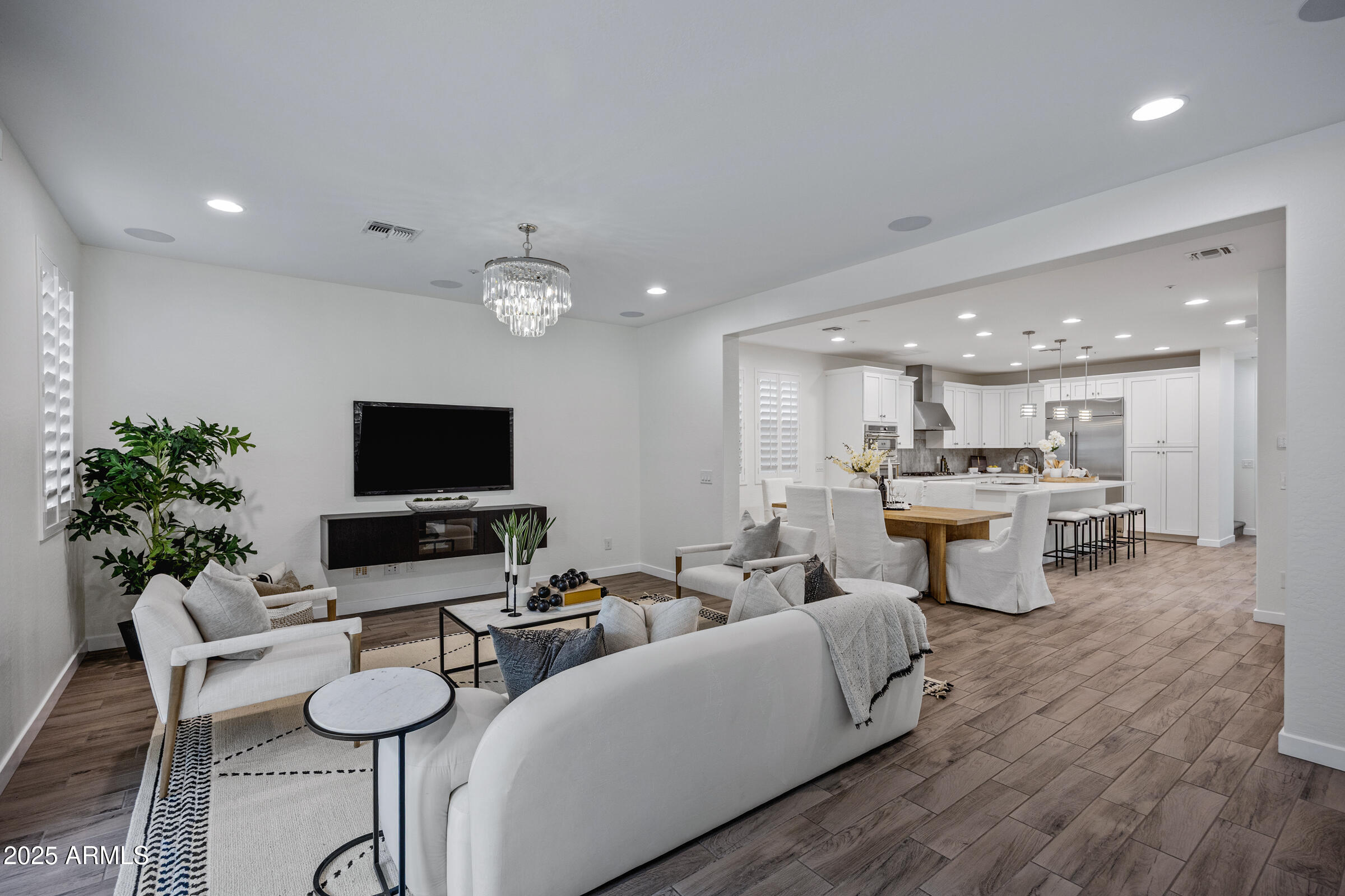 2342 W GLORIA Lane