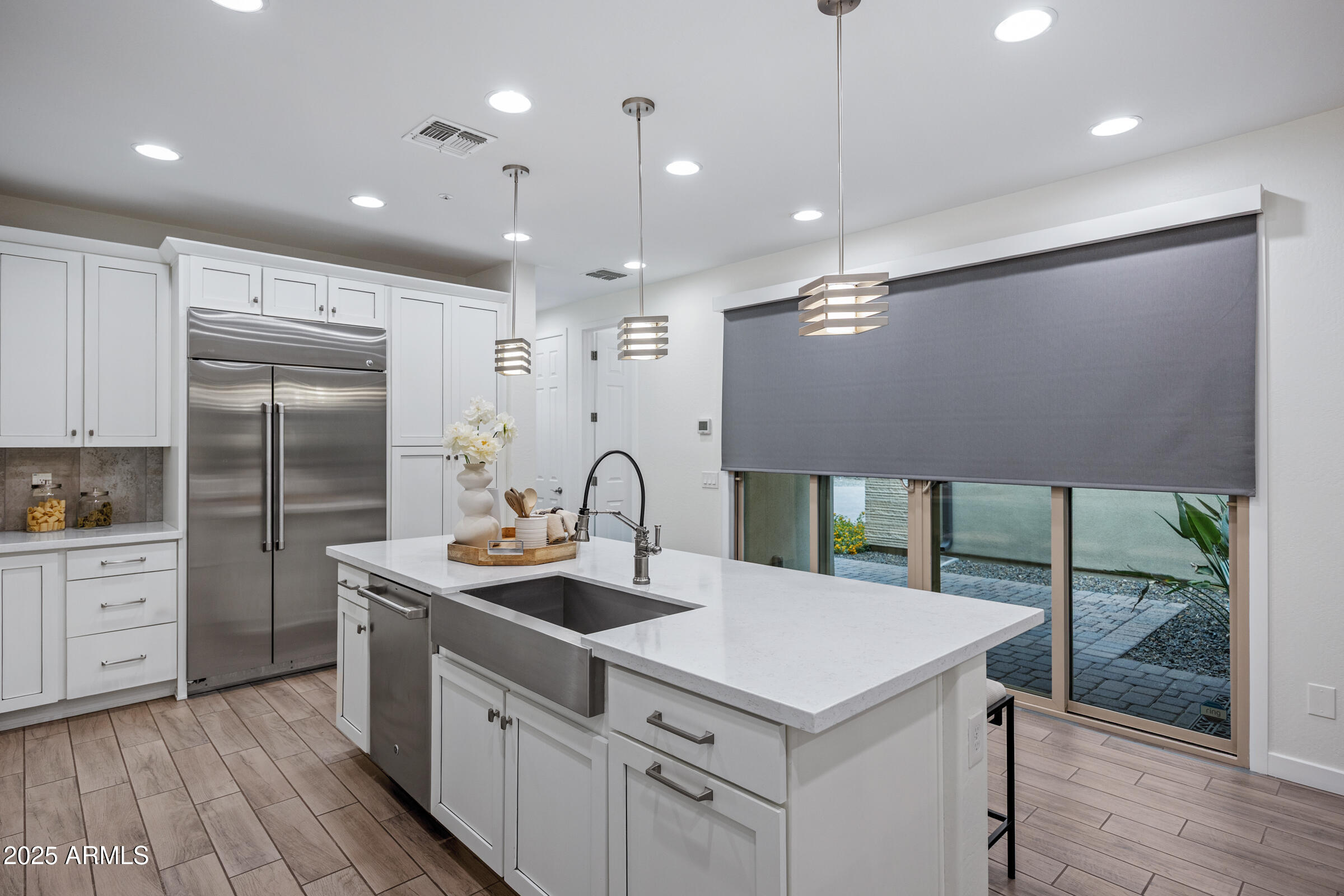 2342 W GLORIA Lane