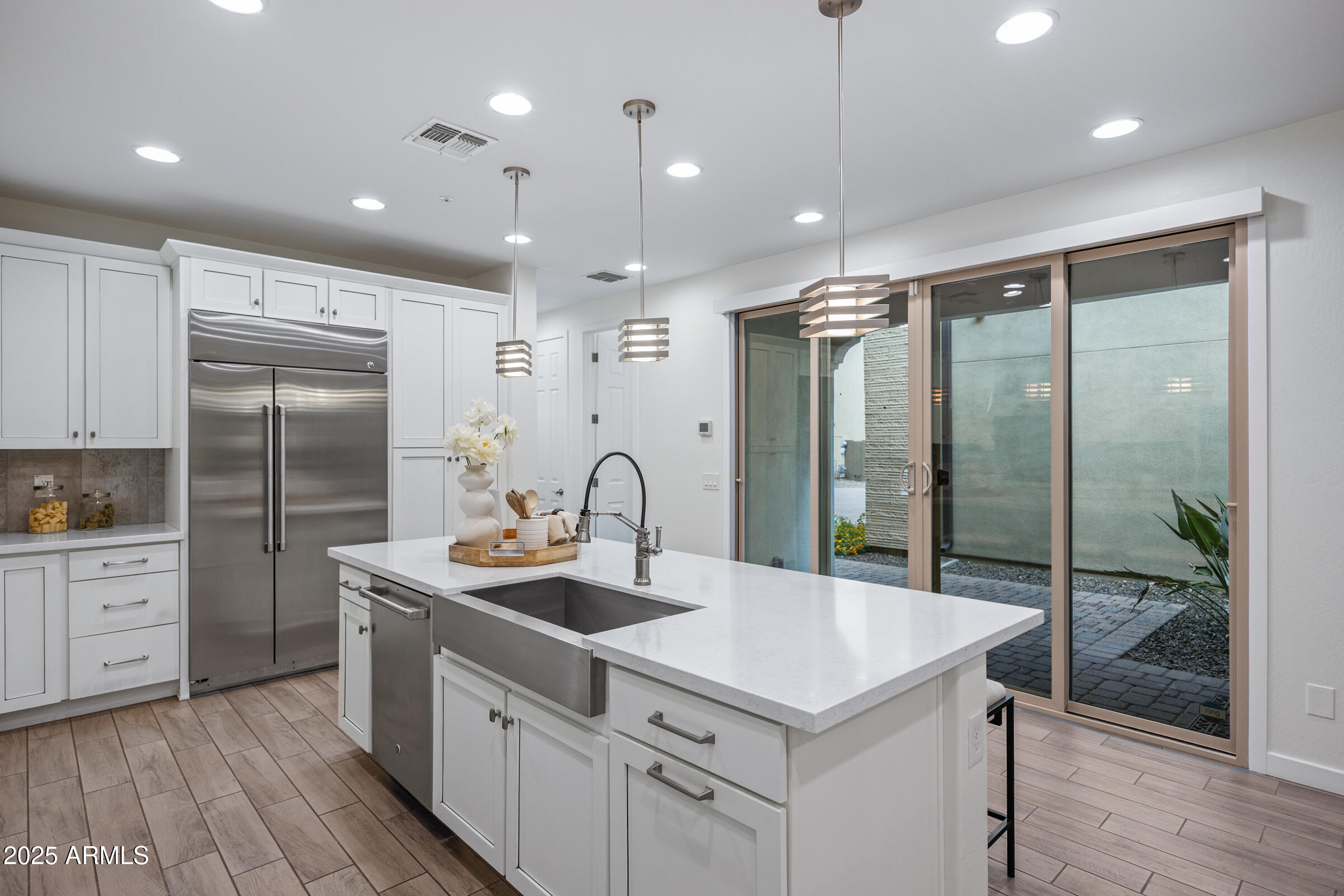 2342 W GLORIA Lane