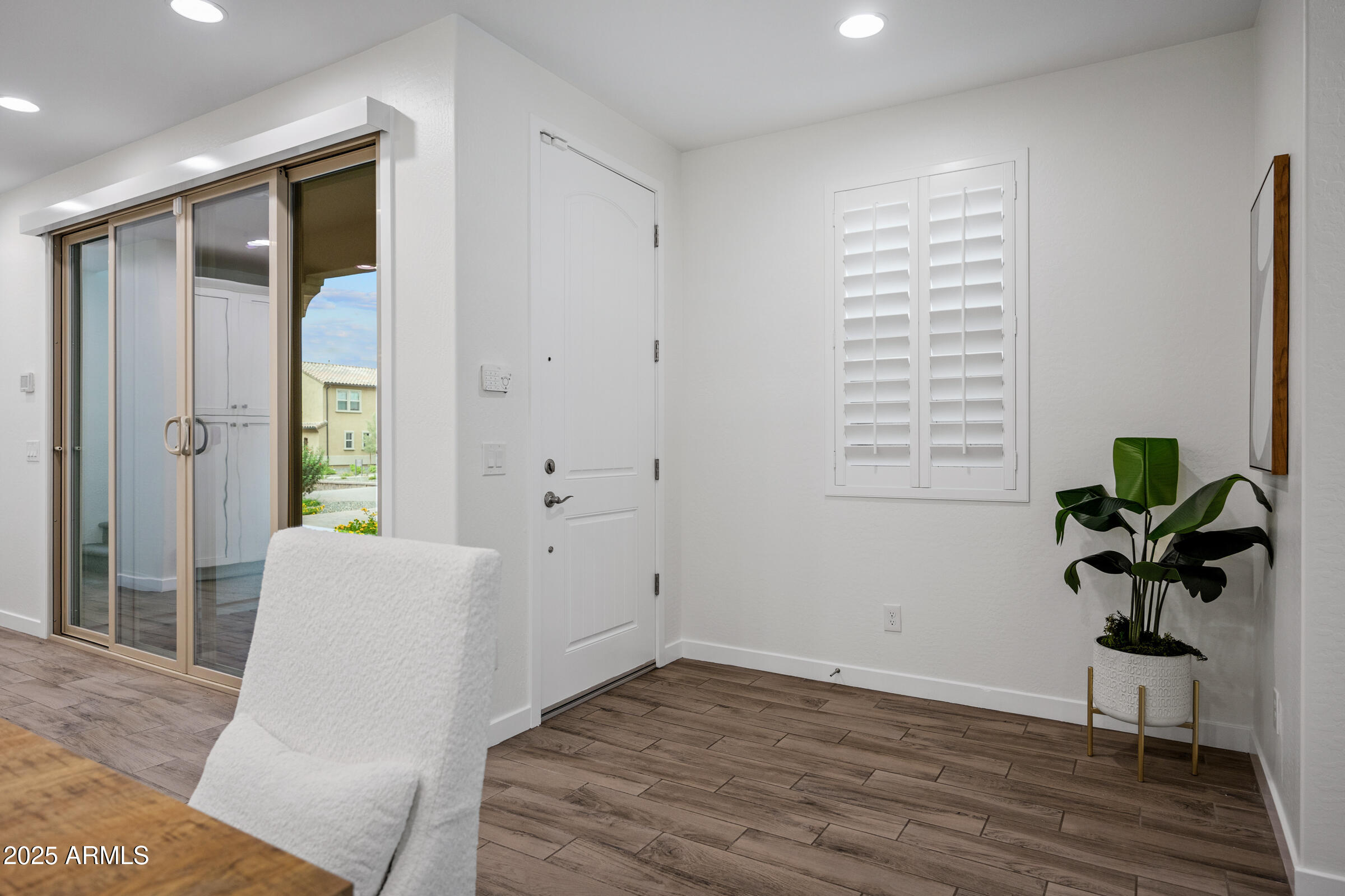 2342 W GLORIA Lane