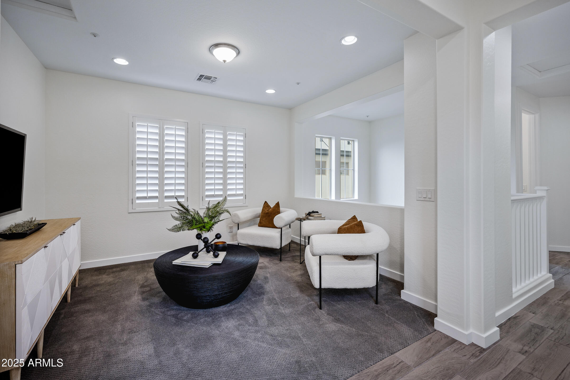 2342 W GLORIA Lane