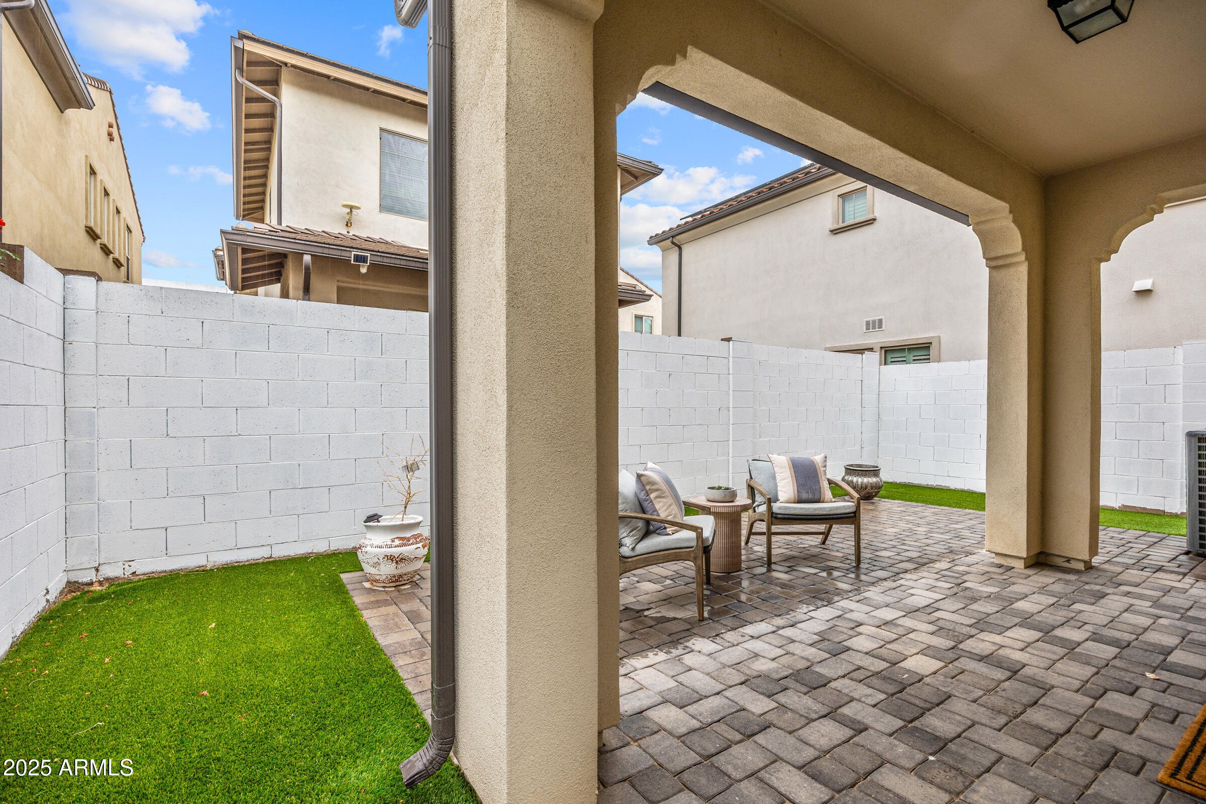 2342 W GLORIA Lane
