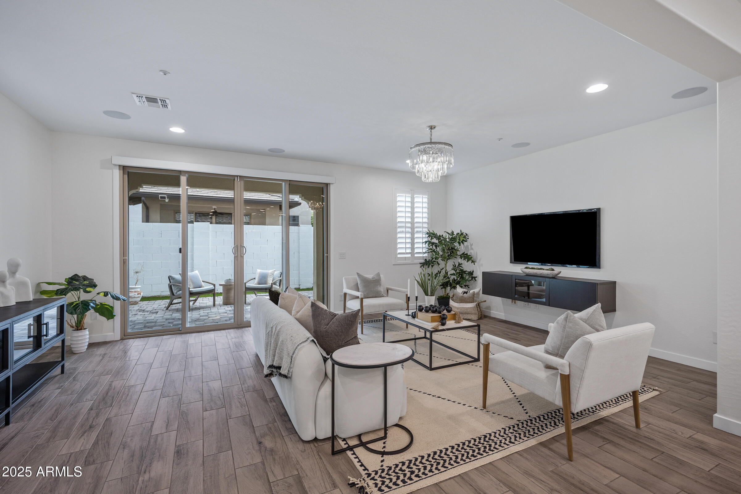 2342 W GLORIA Lane