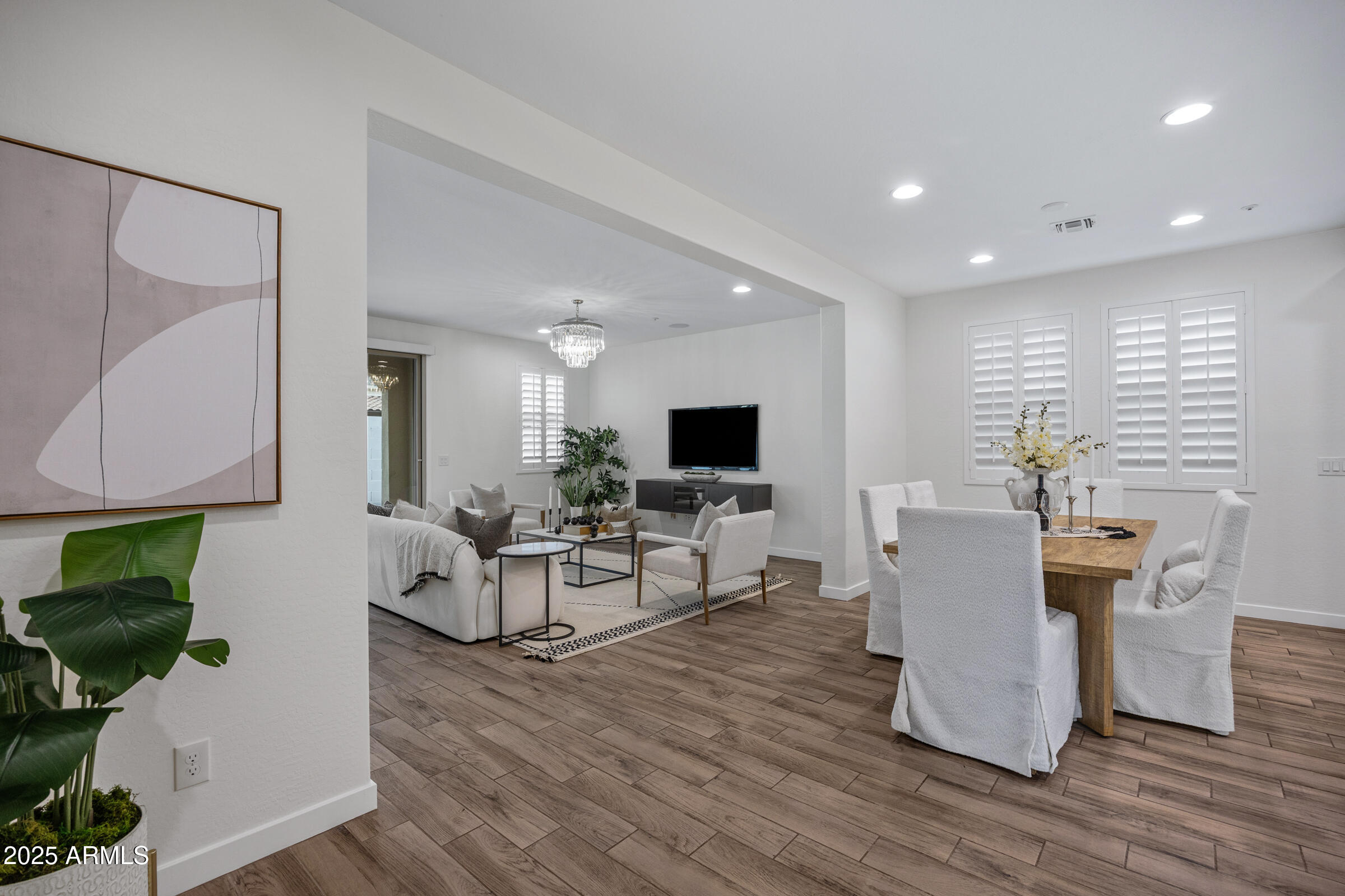 2342 W GLORIA Lane