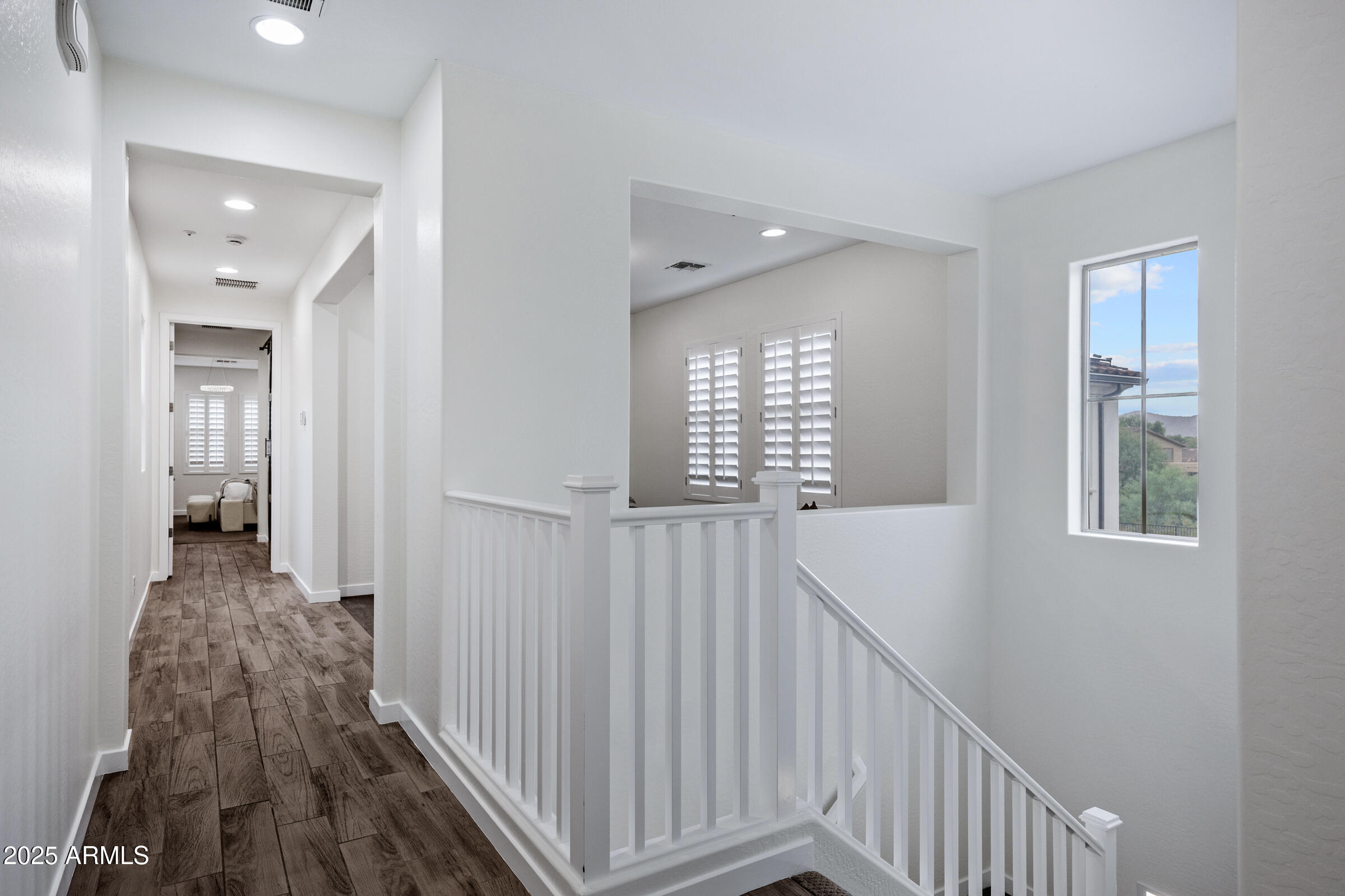 2342 W GLORIA Lane