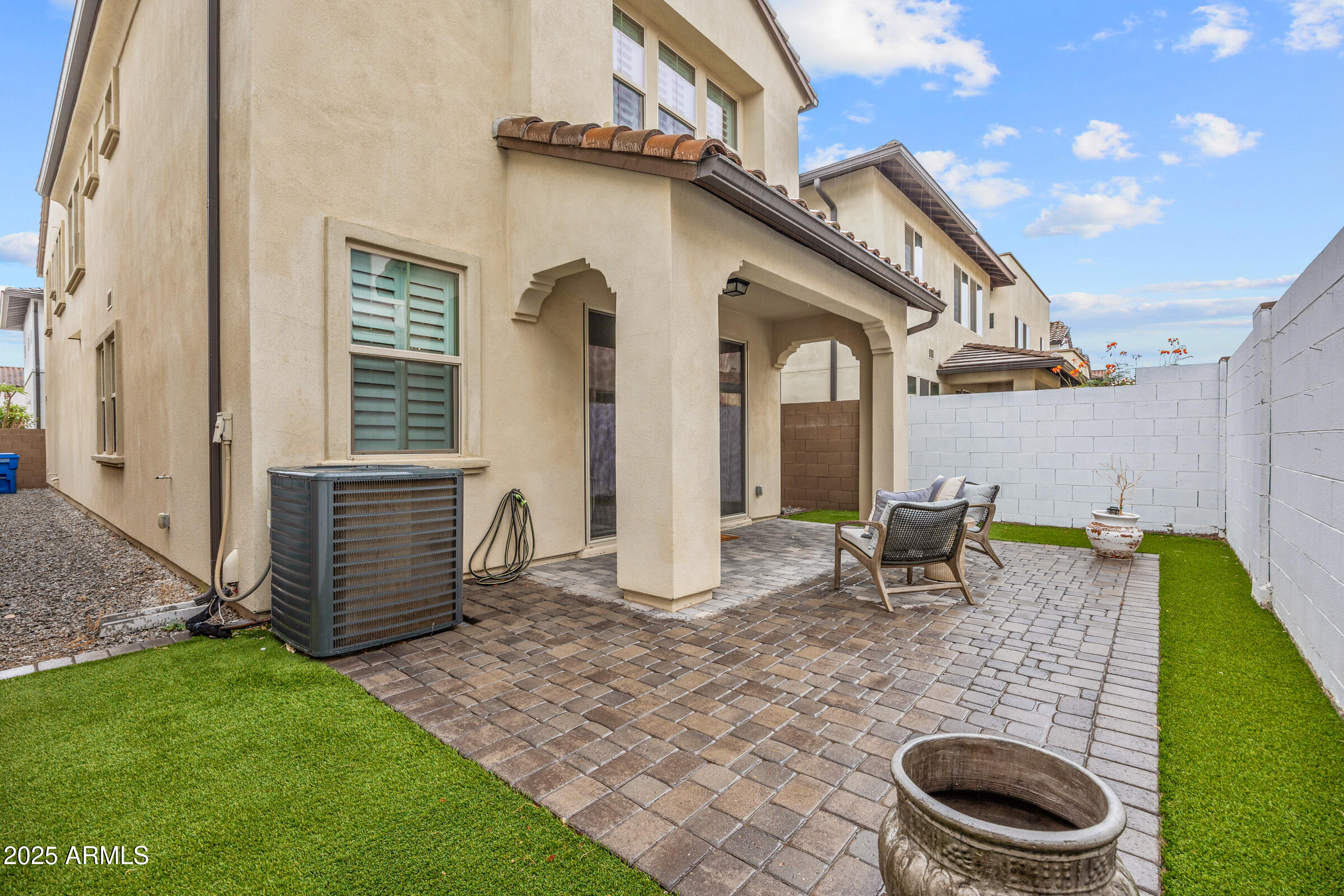 2342 W GLORIA Lane