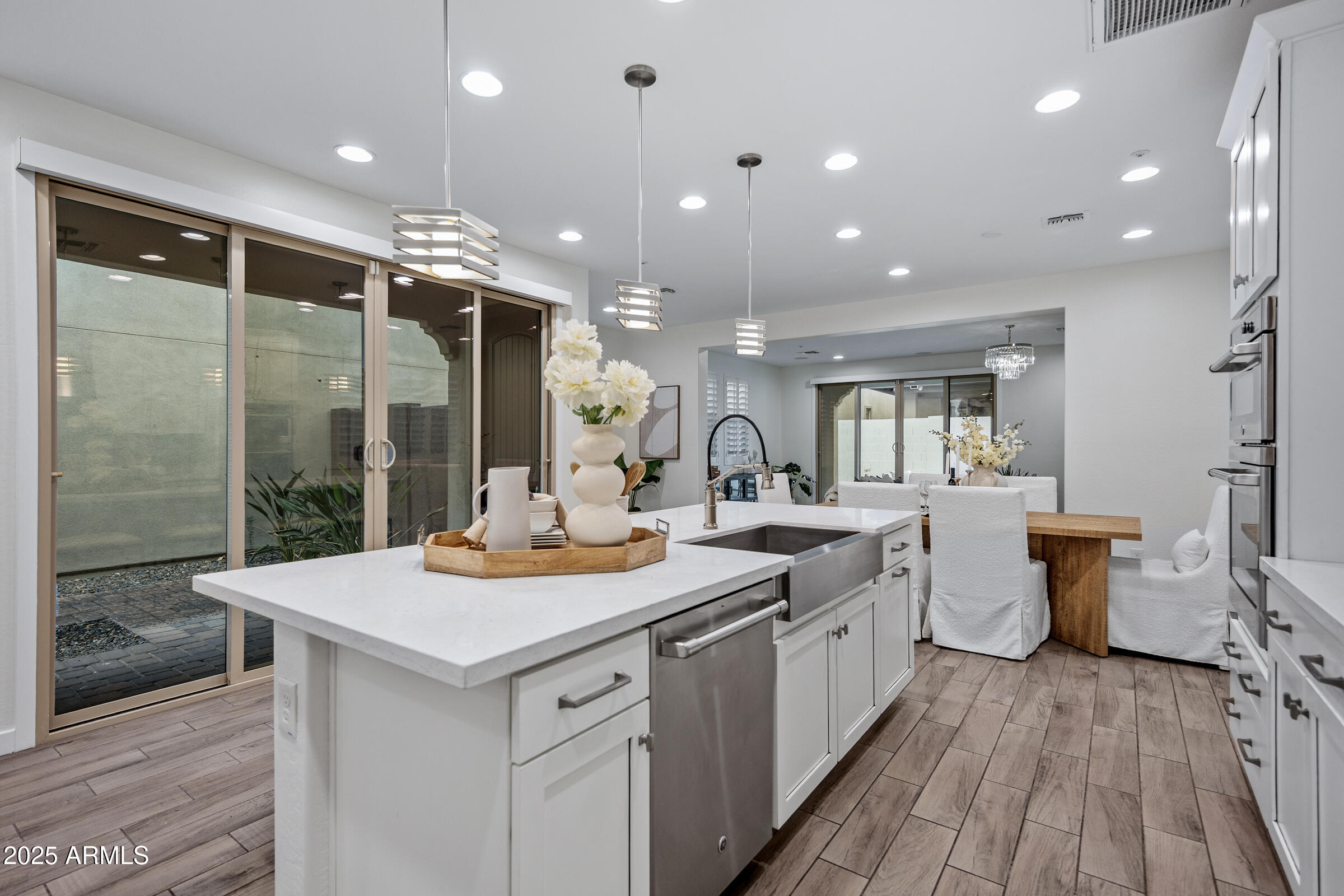 2342 W GLORIA Lane