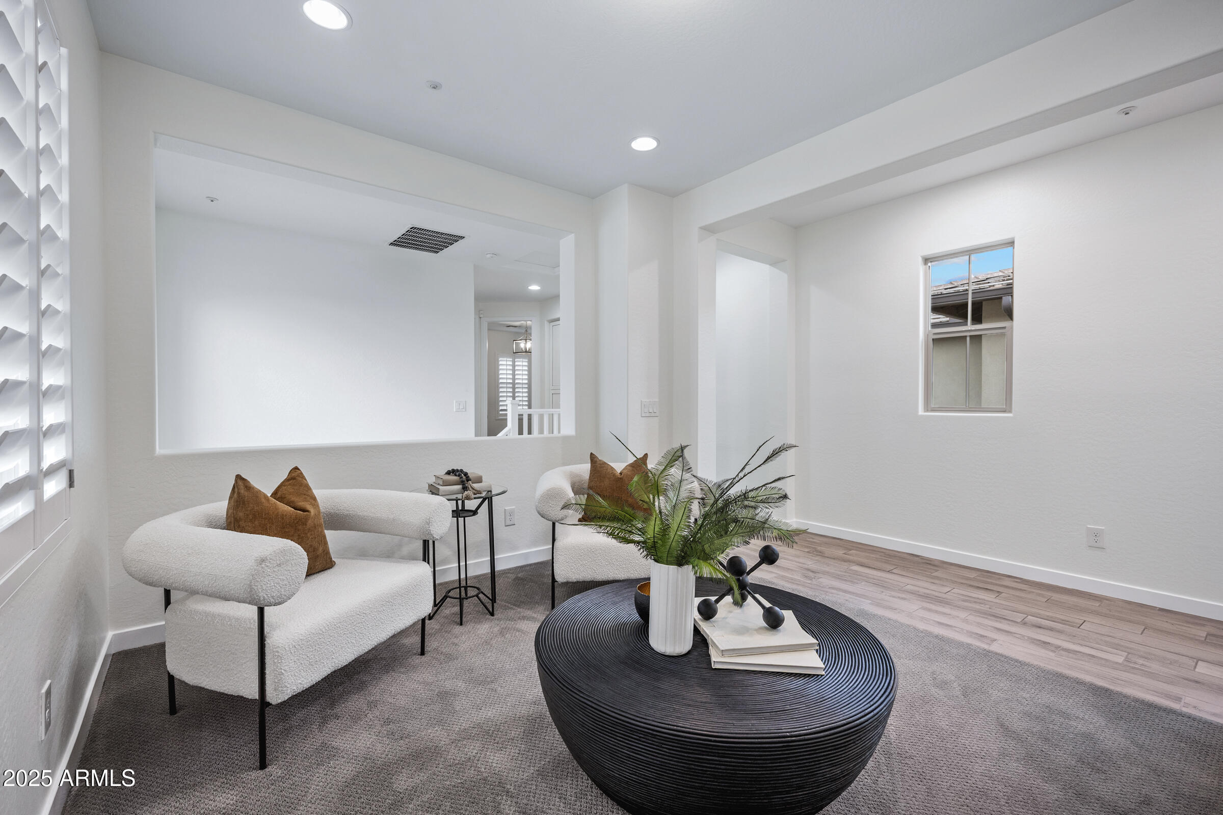 2342 W GLORIA Lane