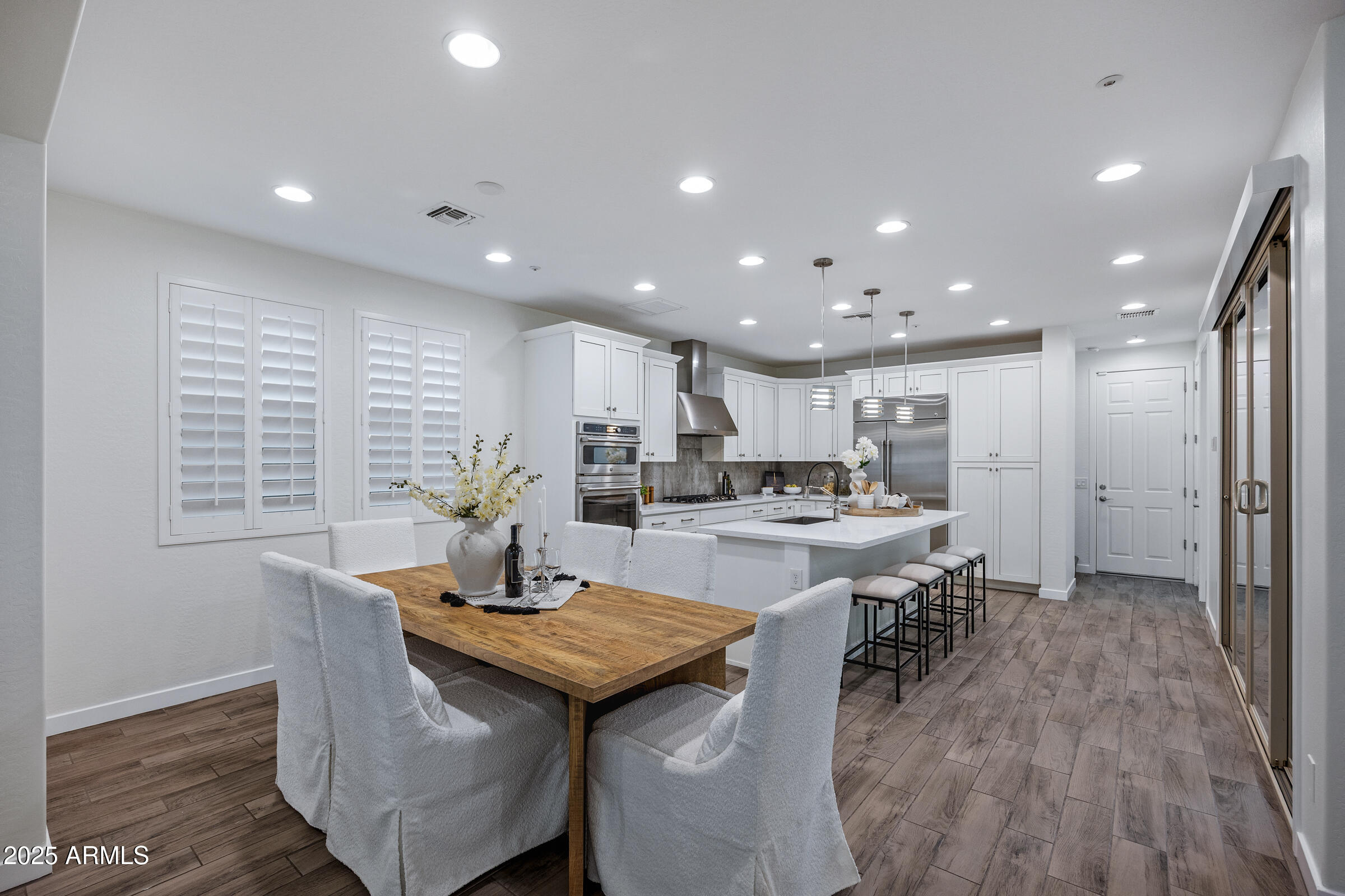 2342 W GLORIA Lane