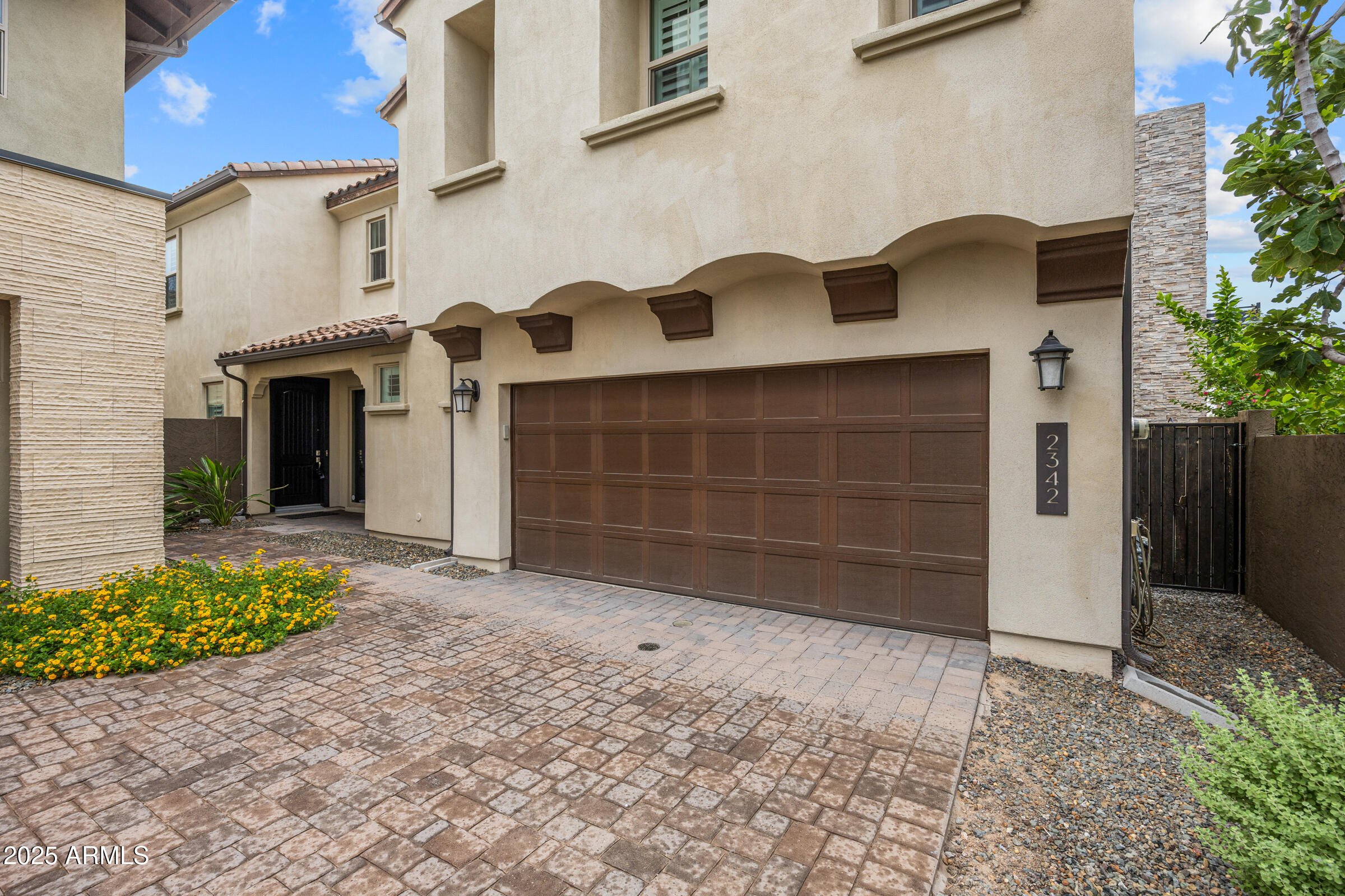 2342 W GLORIA Lane