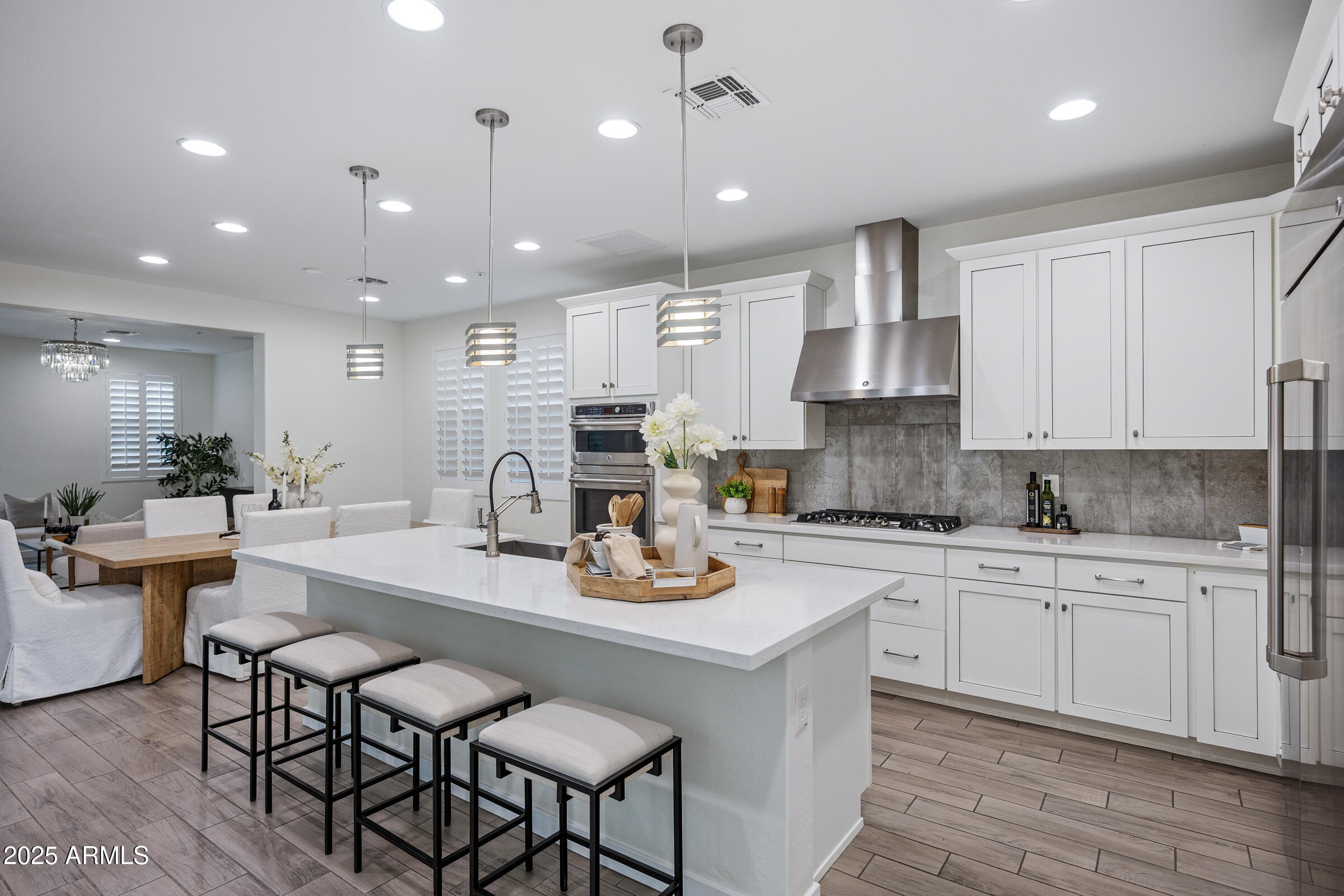 2342 W GLORIA Lane