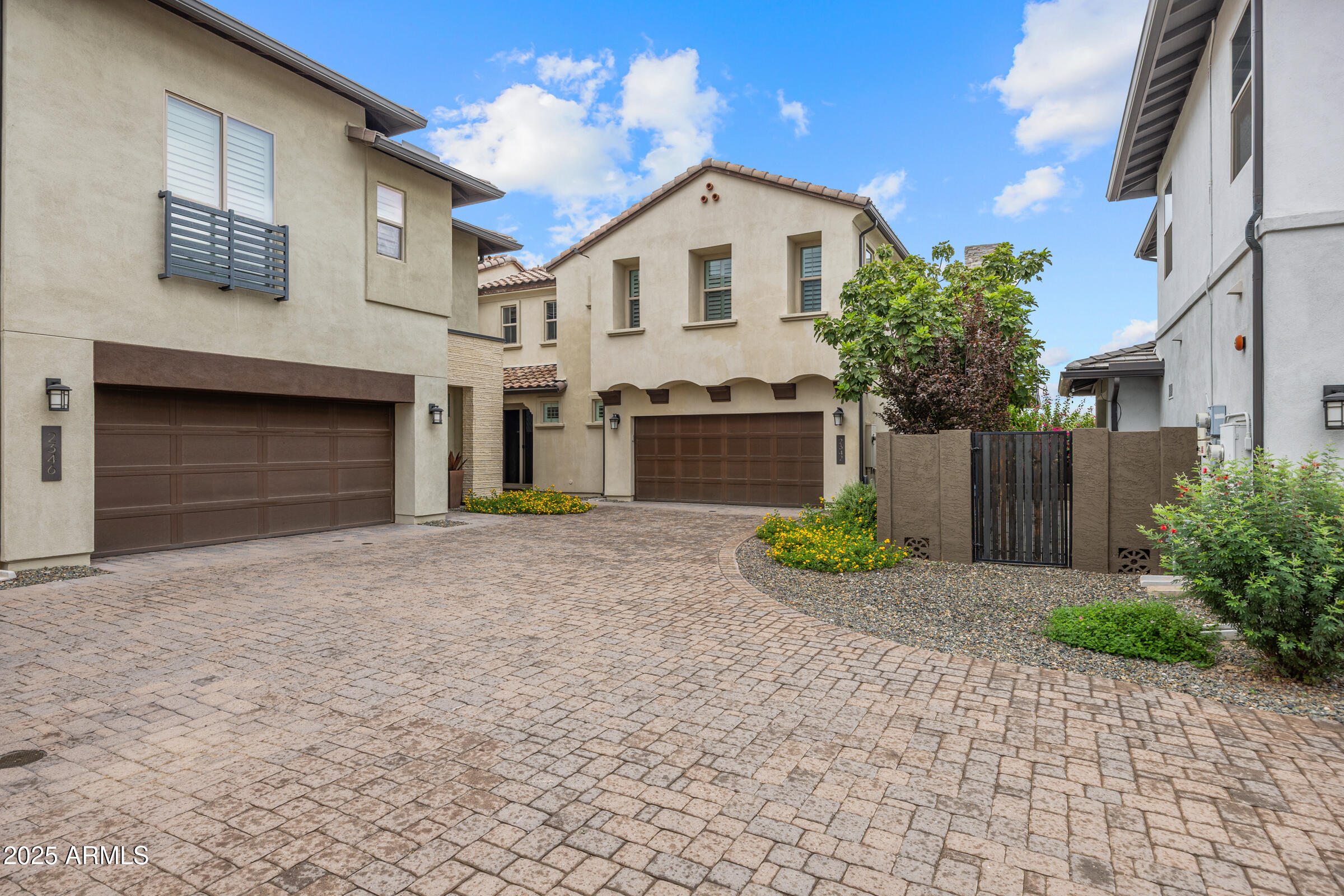 2342 W GLORIA Lane