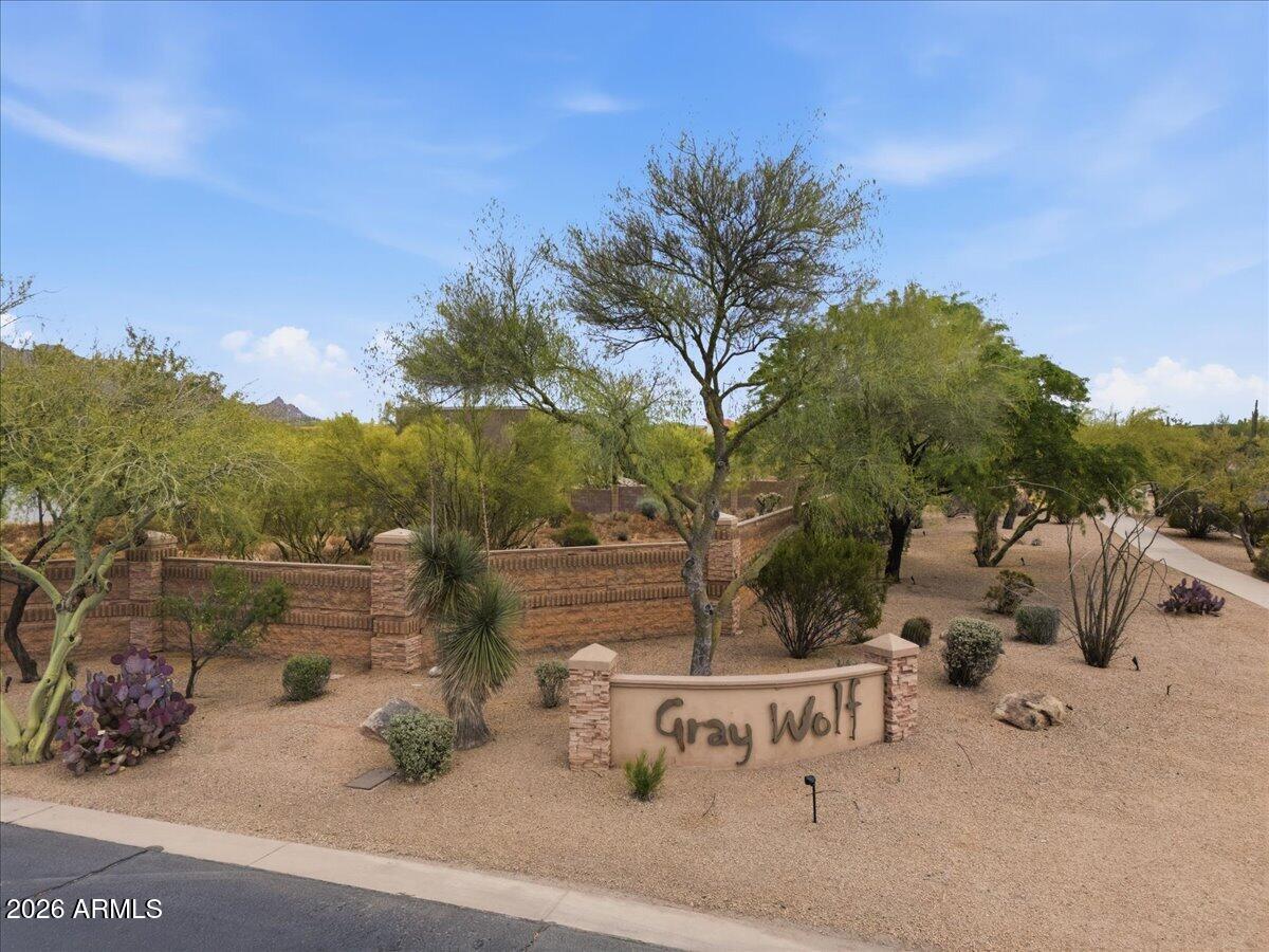5311 E GRAY WOLF Trail