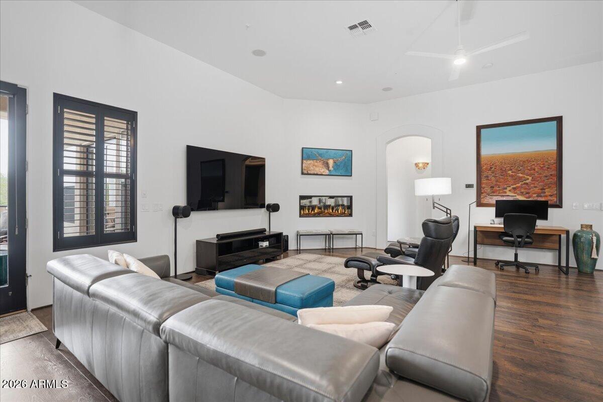 5311 E GRAY WOLF Trail