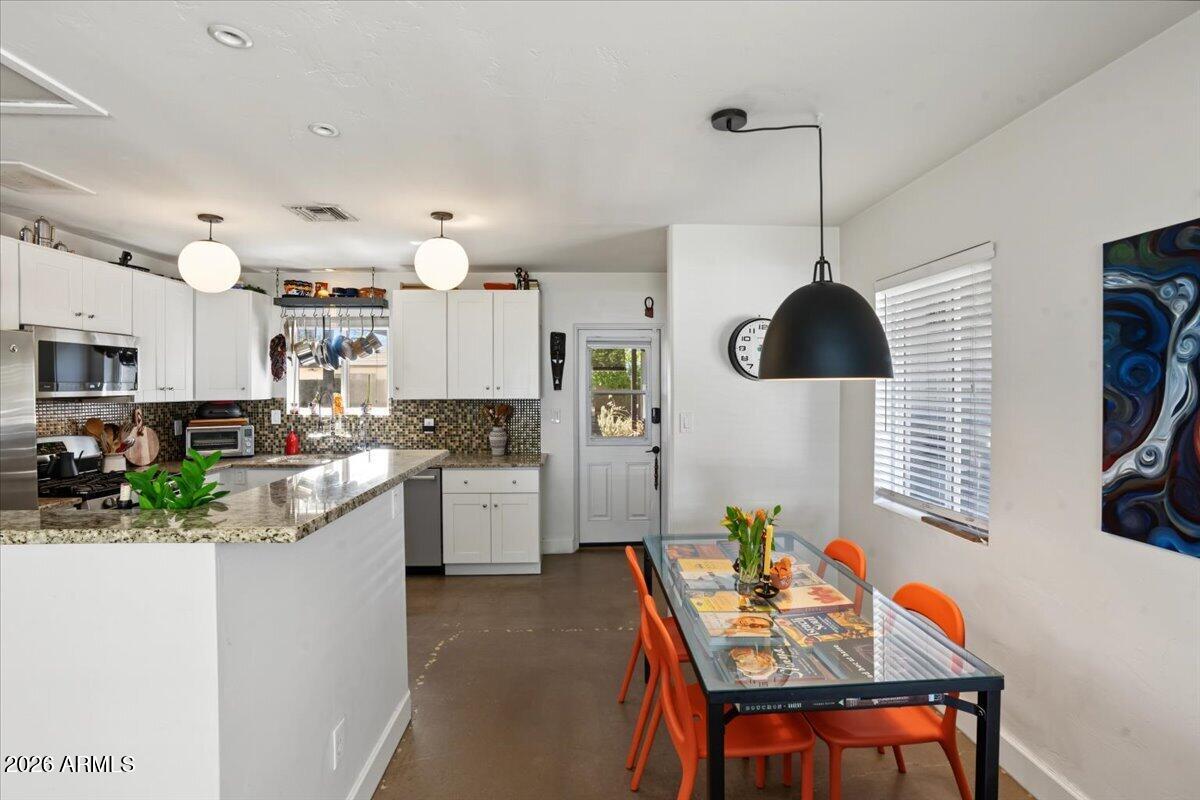 4446 N 33RD Place