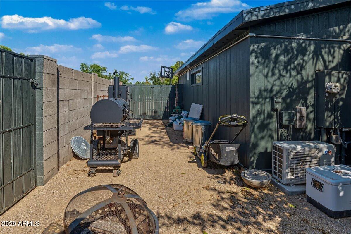 4446 N 33RD Place